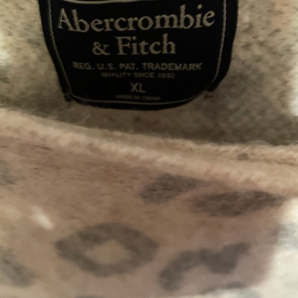 Abercrombie & Fitch Sweater - Picture 2 of 4